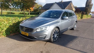 Volvo V60 2.4 D5 Twin Engine Special Edition CLIMA/NAVI/LEER/XENON BJ 2016
