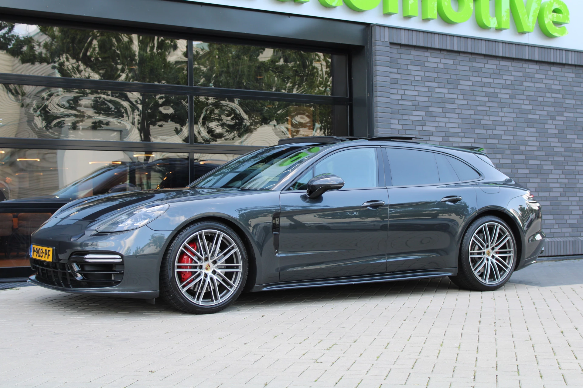 Hoofdafbeelding Porsche Panamera