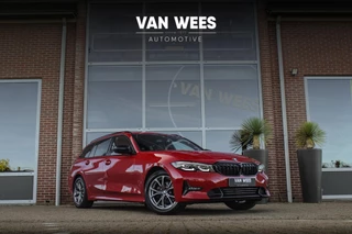 BMW 3-serie Touring 318i Business Edition Plus | Sport Line | 2e eigenaar | NL auto | Shadow Line | HiFi audio | DAB | M-sportstuur | Sportstoelen | Ambient light | Carplay | PDC
