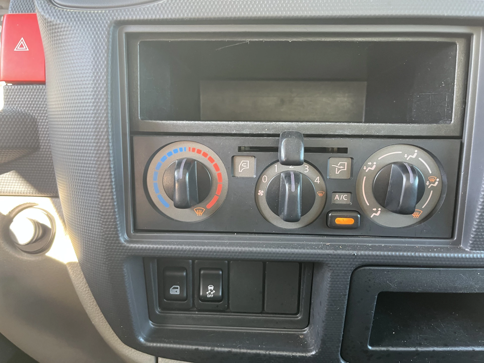 Hoofdafbeelding Nissan NT400