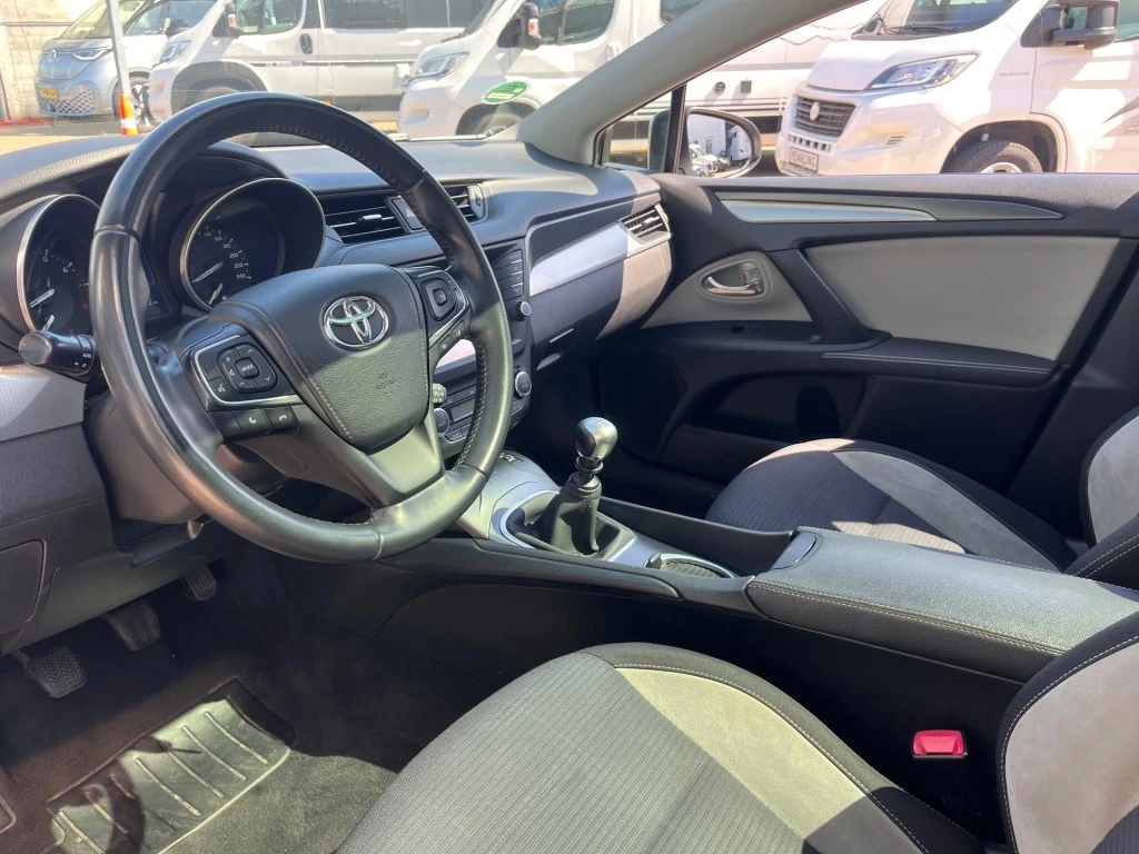 Hoofdafbeelding Toyota Avensis