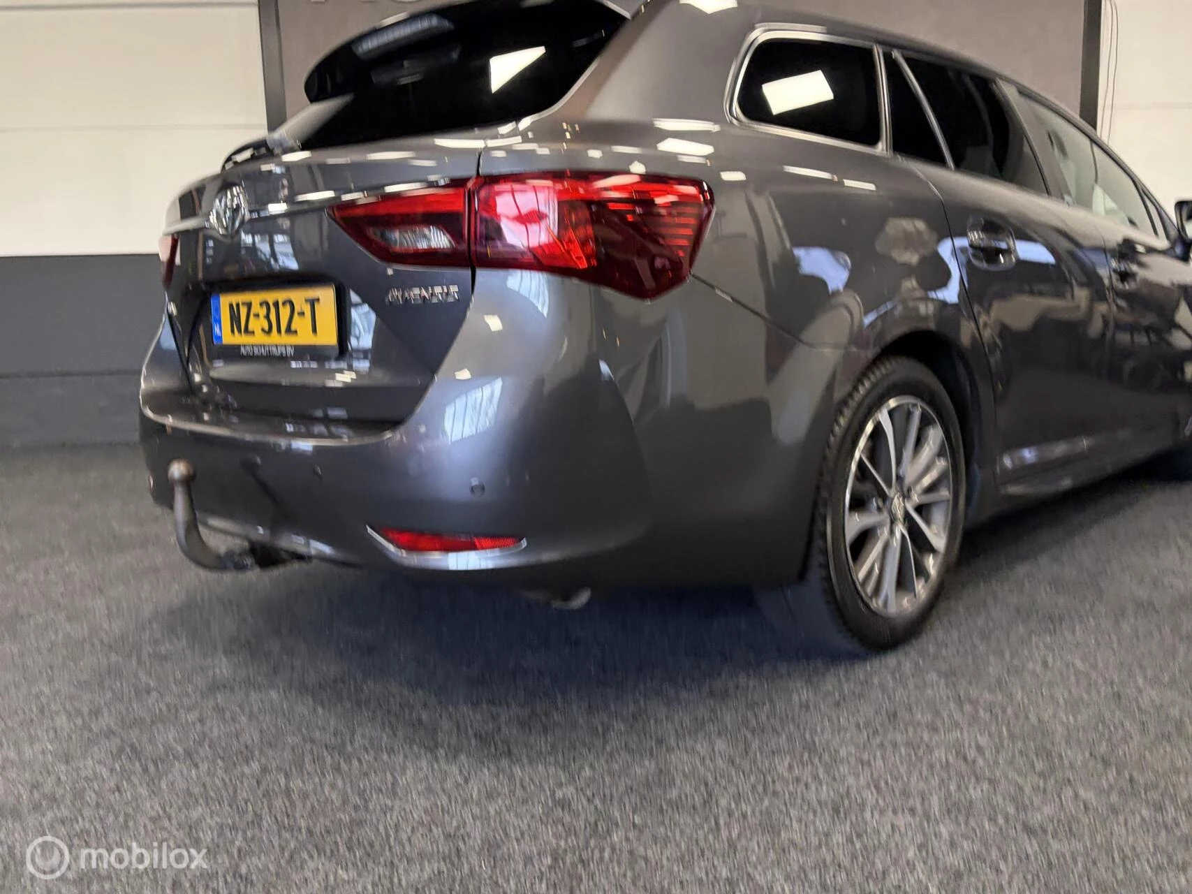 Hoofdafbeelding Toyota Avensis