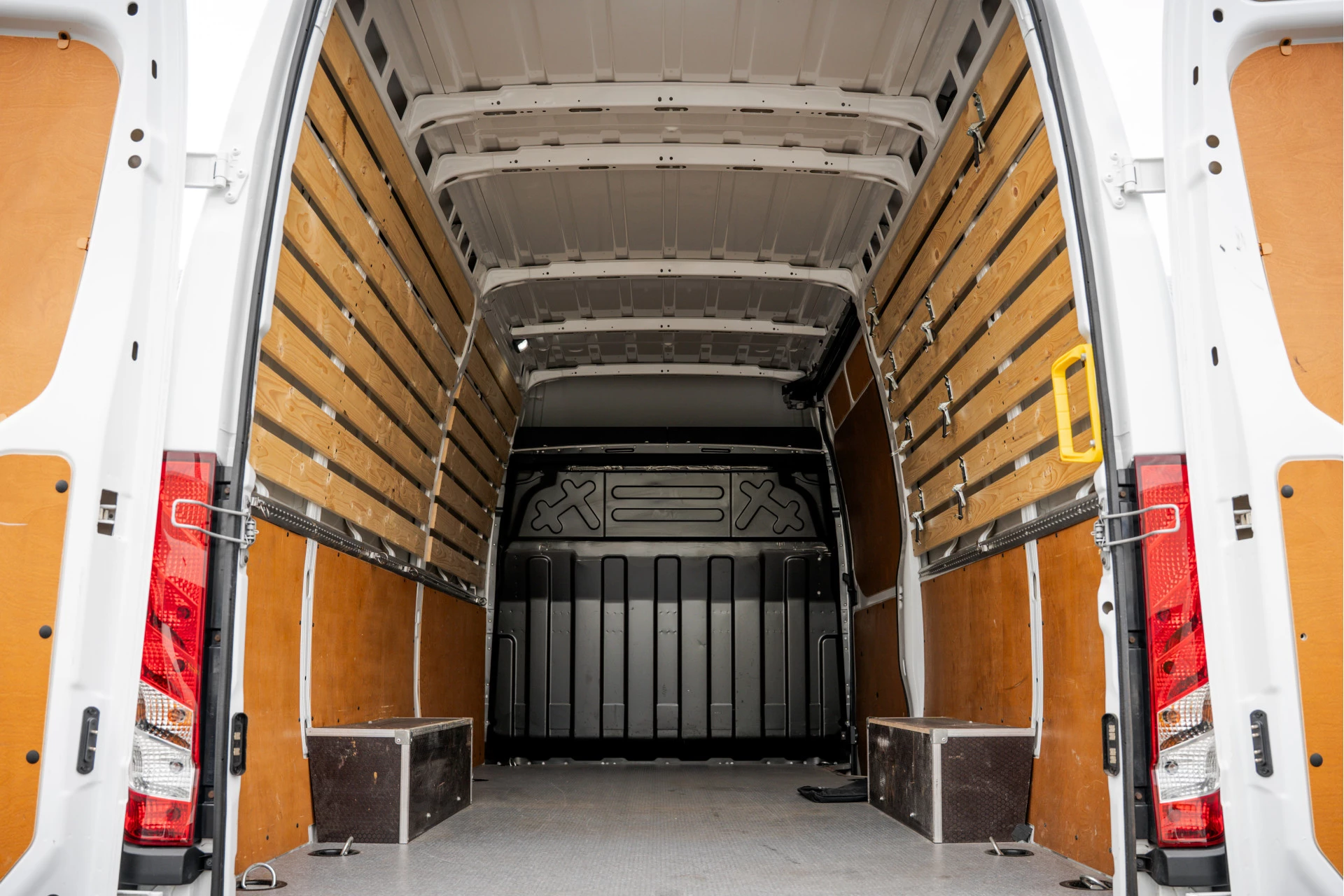 Hoofdafbeelding Iveco 35S18 | 3.0L 180PK | Automaat | NW MODEL | 3.5T Trekgewicht | Camera | Carplay | Climate