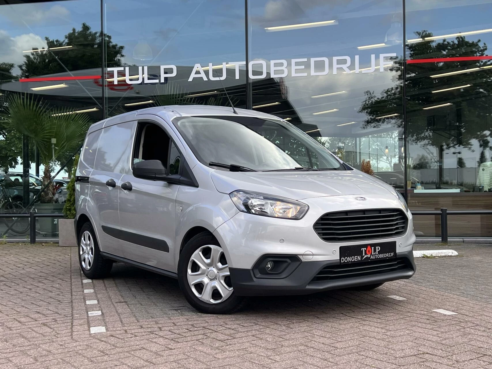 Hoofdafbeelding Ford Transit Courier