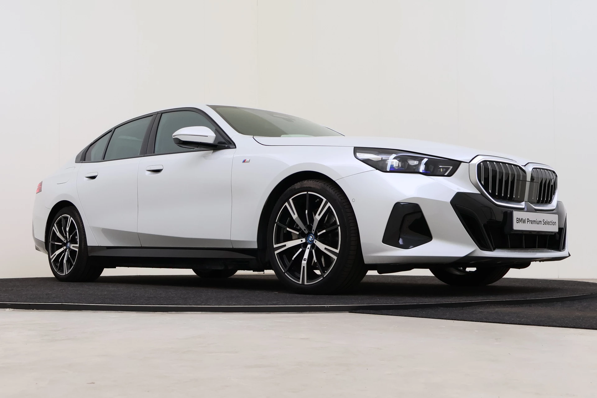 Hoofdafbeelding BMW i5