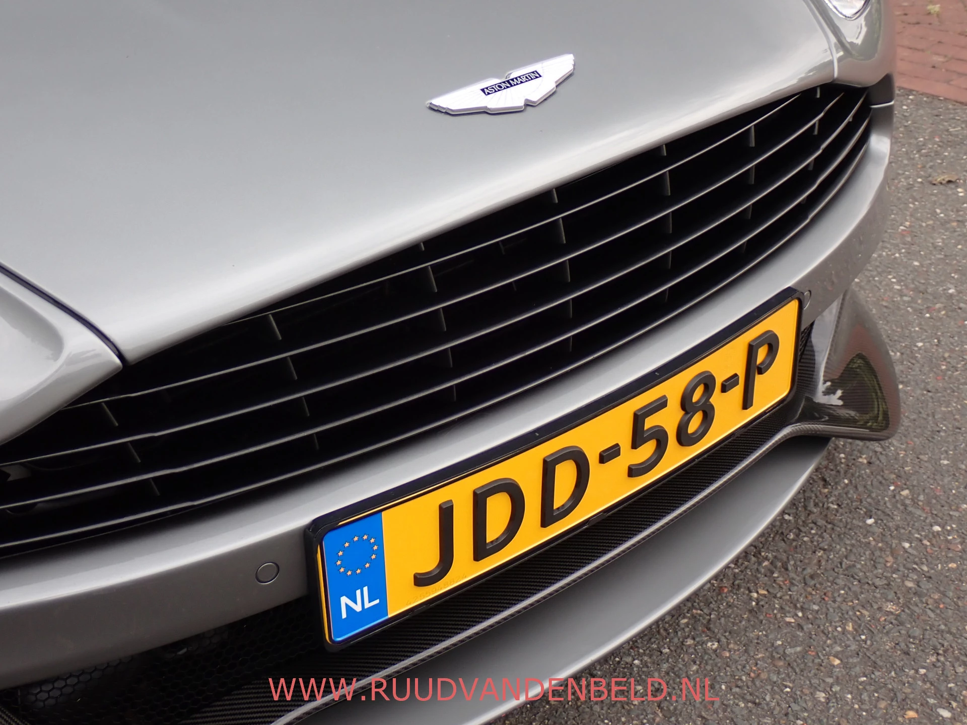 Hoofdafbeelding Aston Martin V12 Vanquish