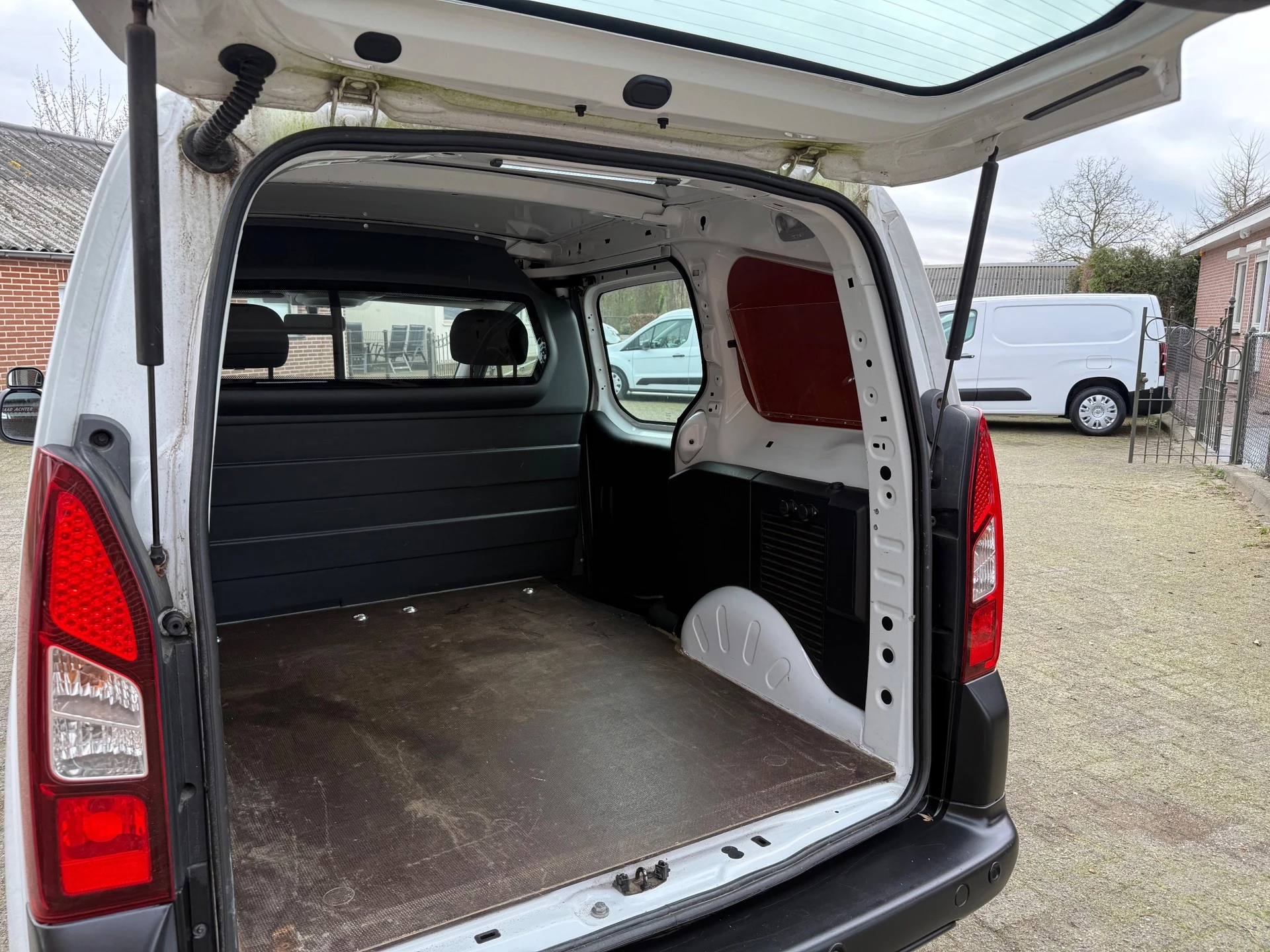 Hoofdafbeelding Peugeot Partner