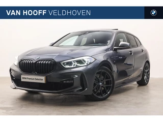 BMW 1 Serie 118i Executive M Sport Automaat / Panoramadak / M sportstoelen / Achteruitrijcamera / Adaptieve LED / Stoelverwarming