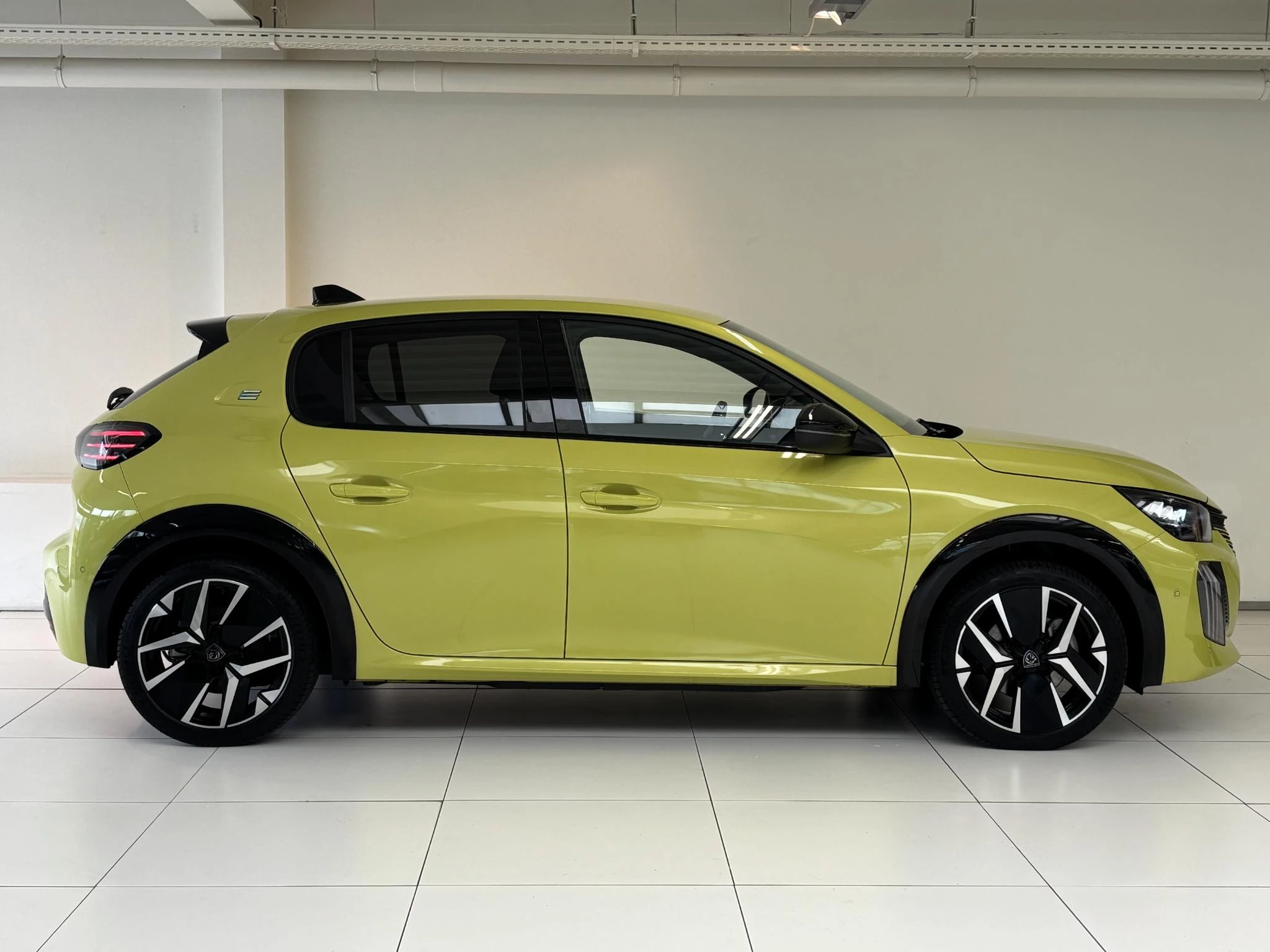 Hoofdafbeelding Peugeot e-208