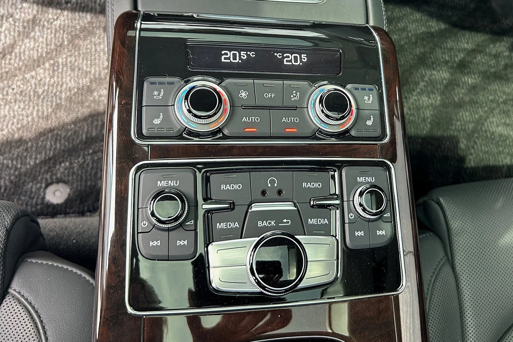 Hoofdafbeelding Audi A8