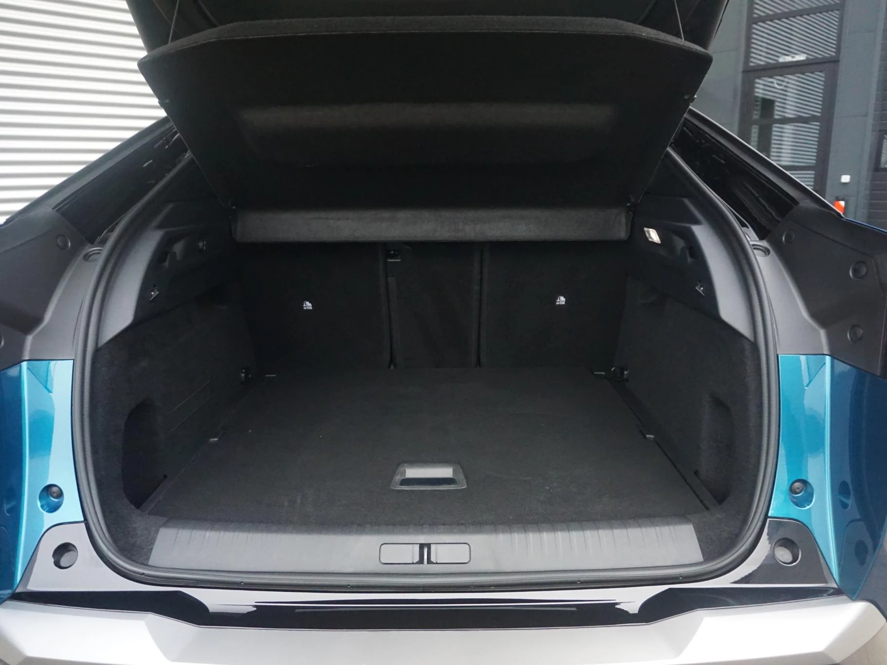 Hoofdafbeelding Peugeot e-3008