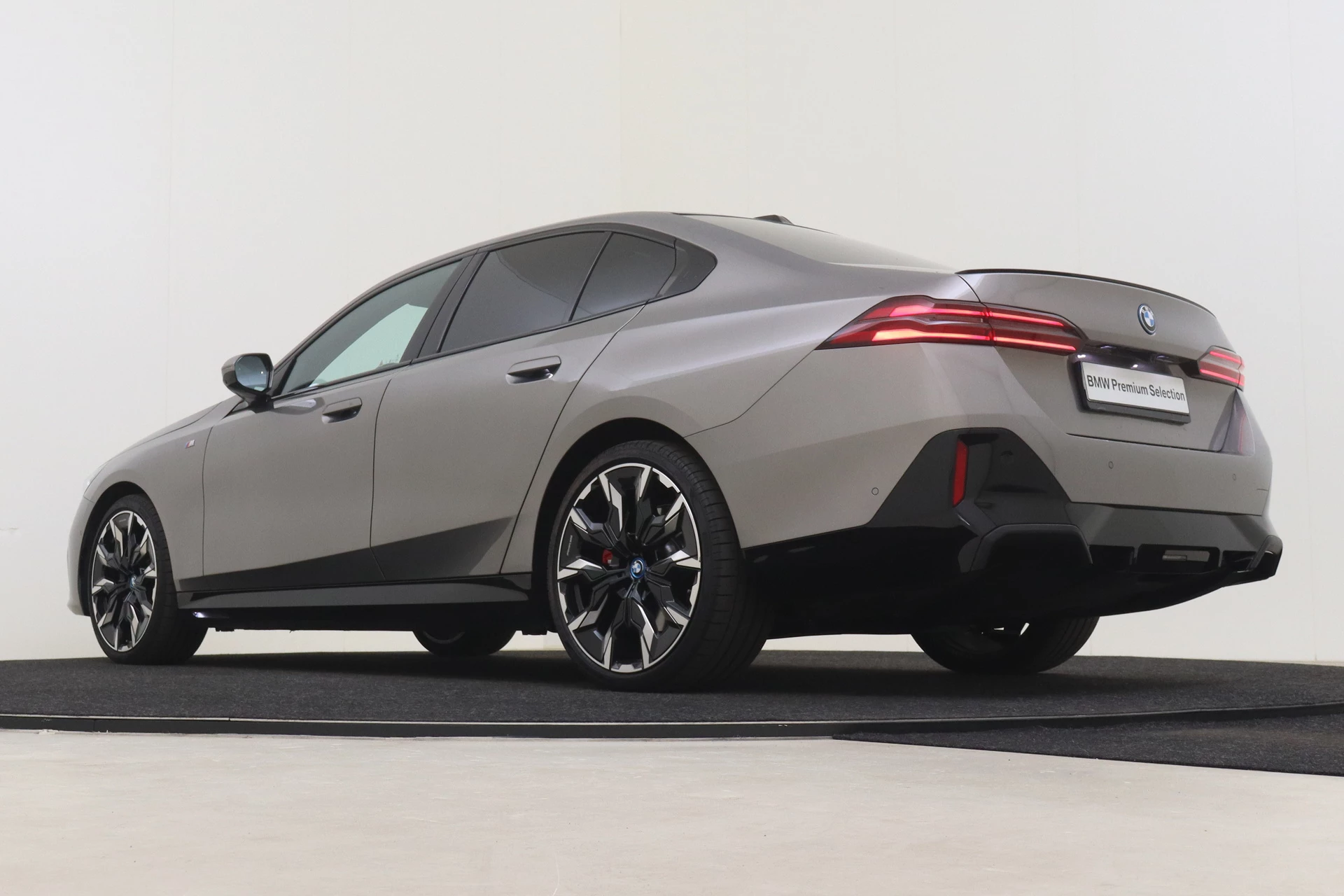Hoofdafbeelding BMW i5