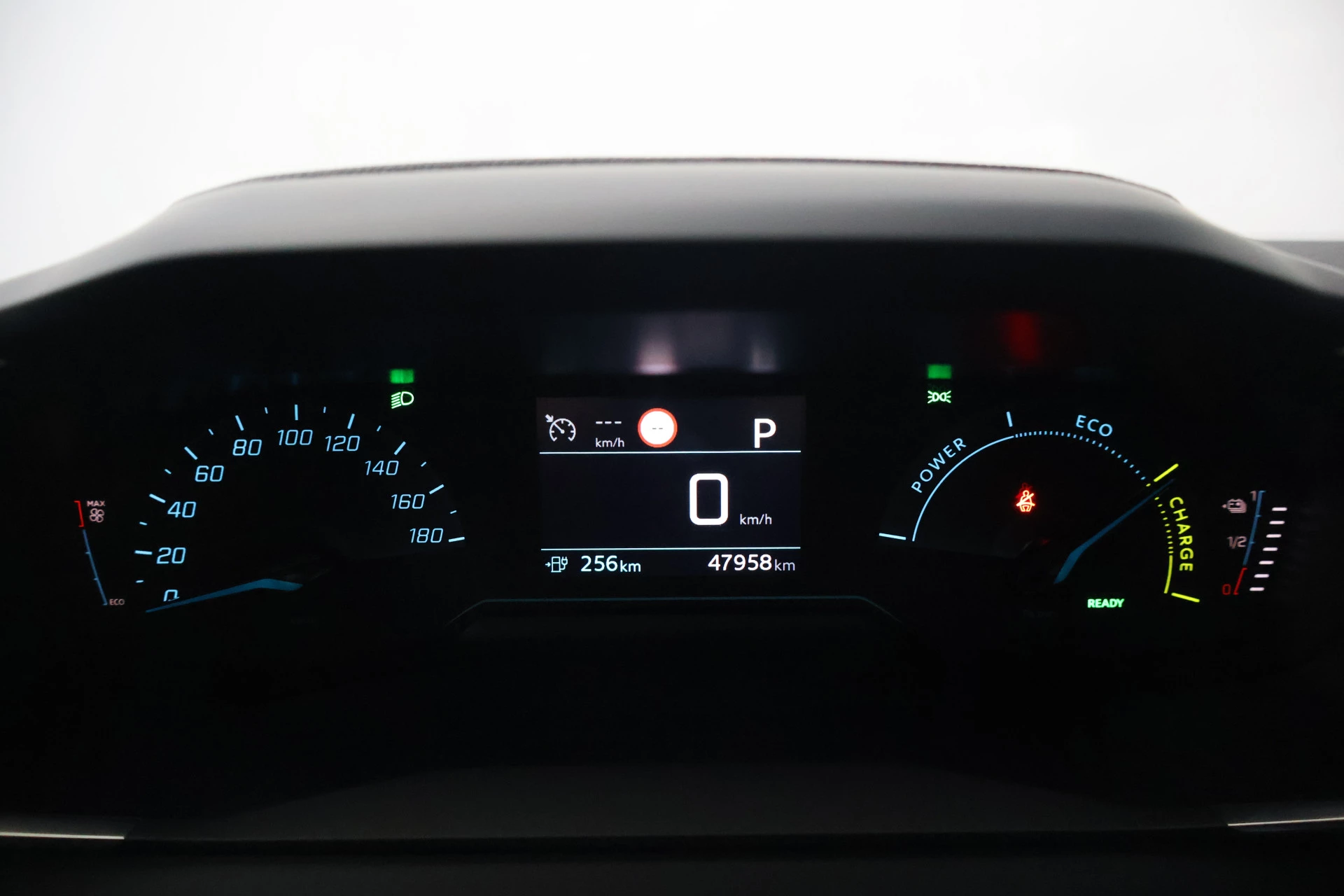 Hoofdafbeelding Peugeot e-2008