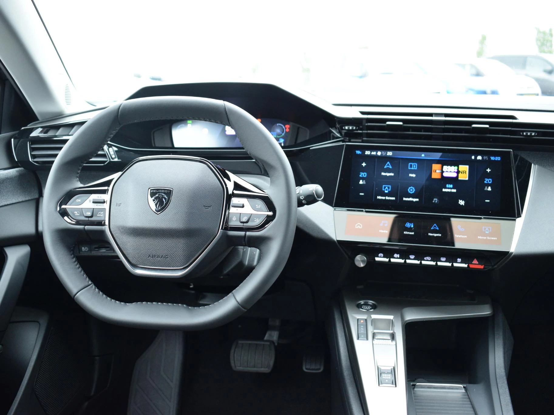 Hoofdafbeelding Peugeot e-308