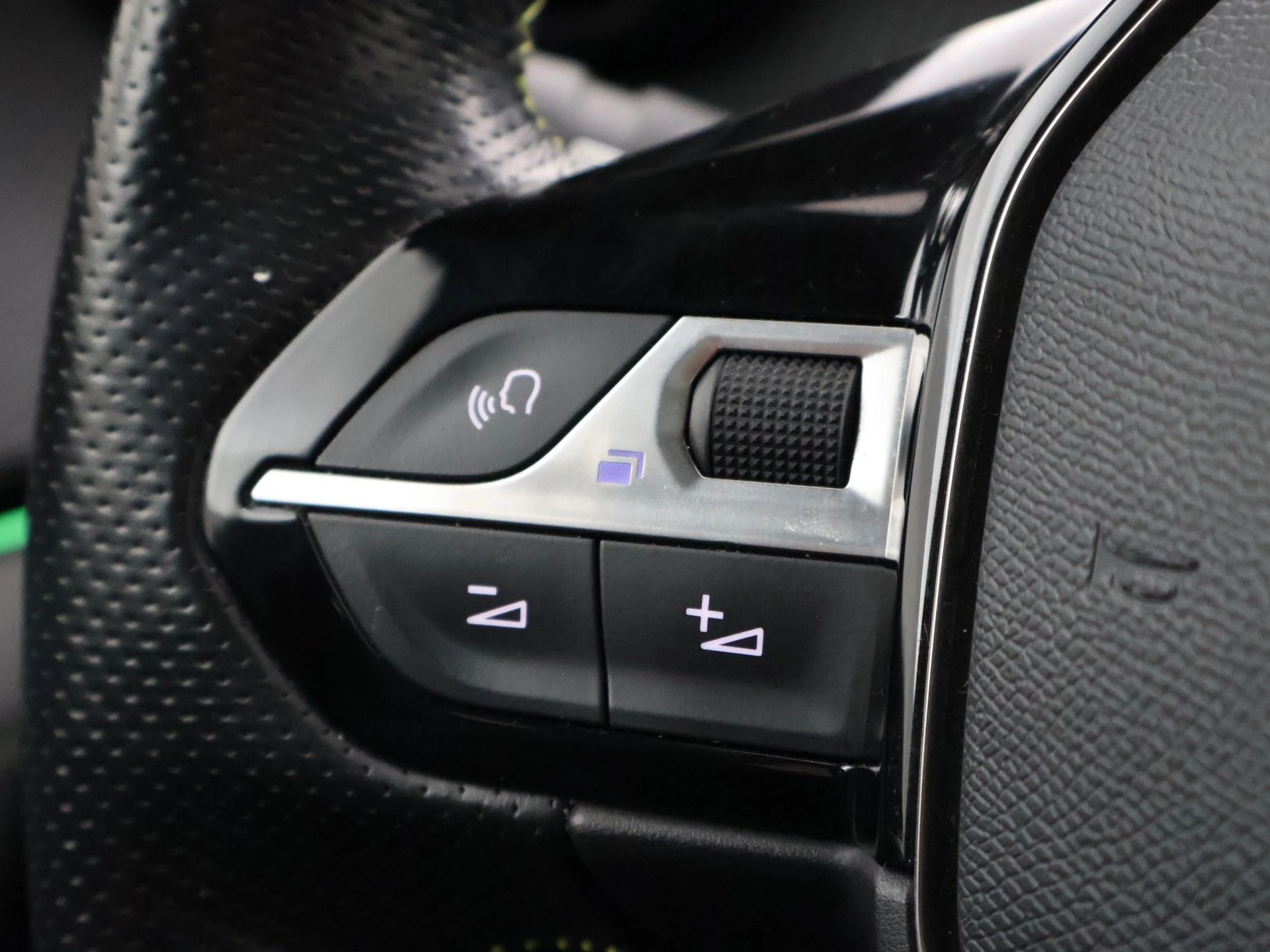 Hoofdafbeelding Peugeot e-2008