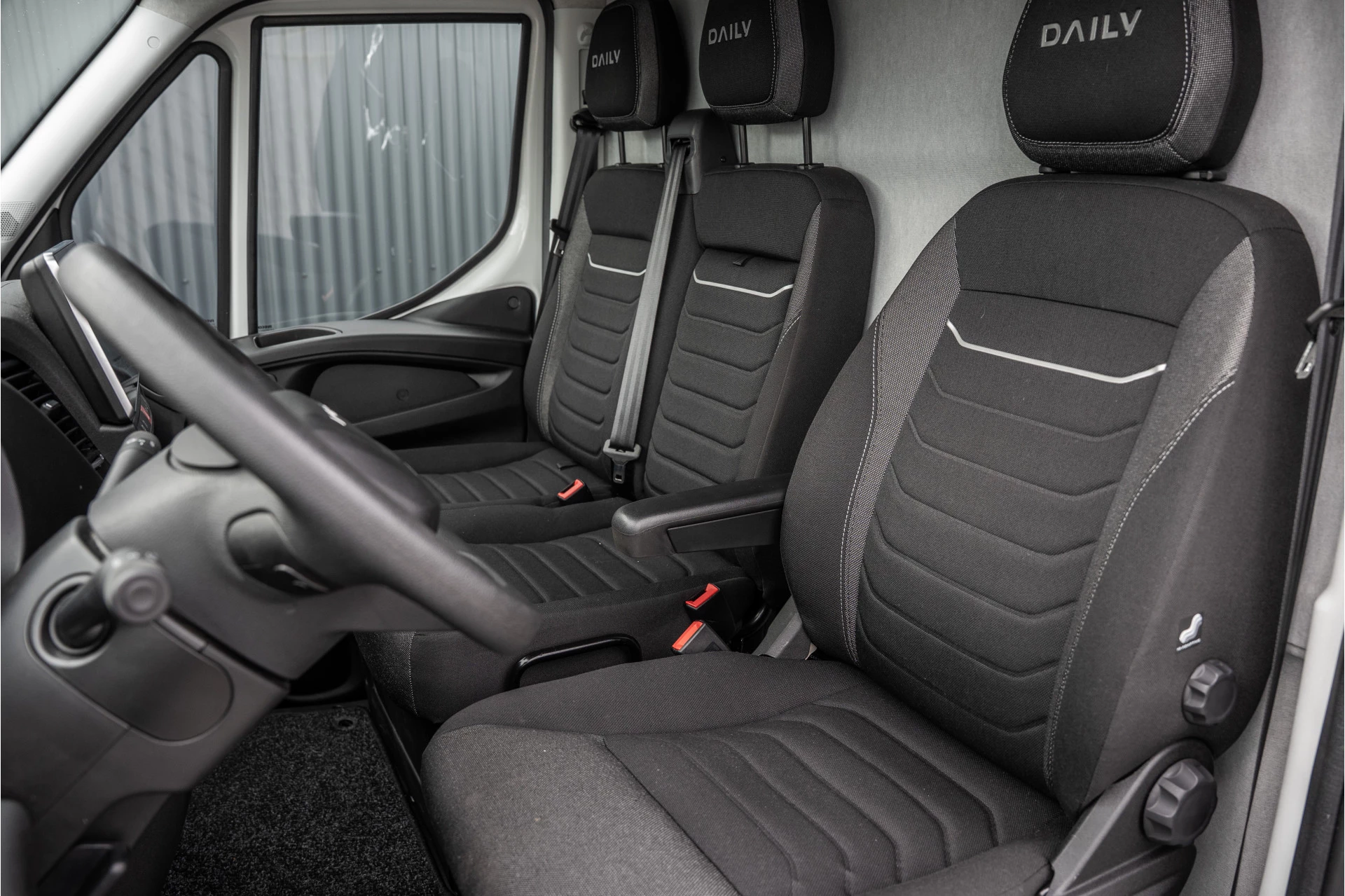 Hoofdafbeelding Iveco 35S18 | 3.0L 180PK | Automaat | NW MODEL | 3.5T Trekgewicht | Camera | Carplay | Climate