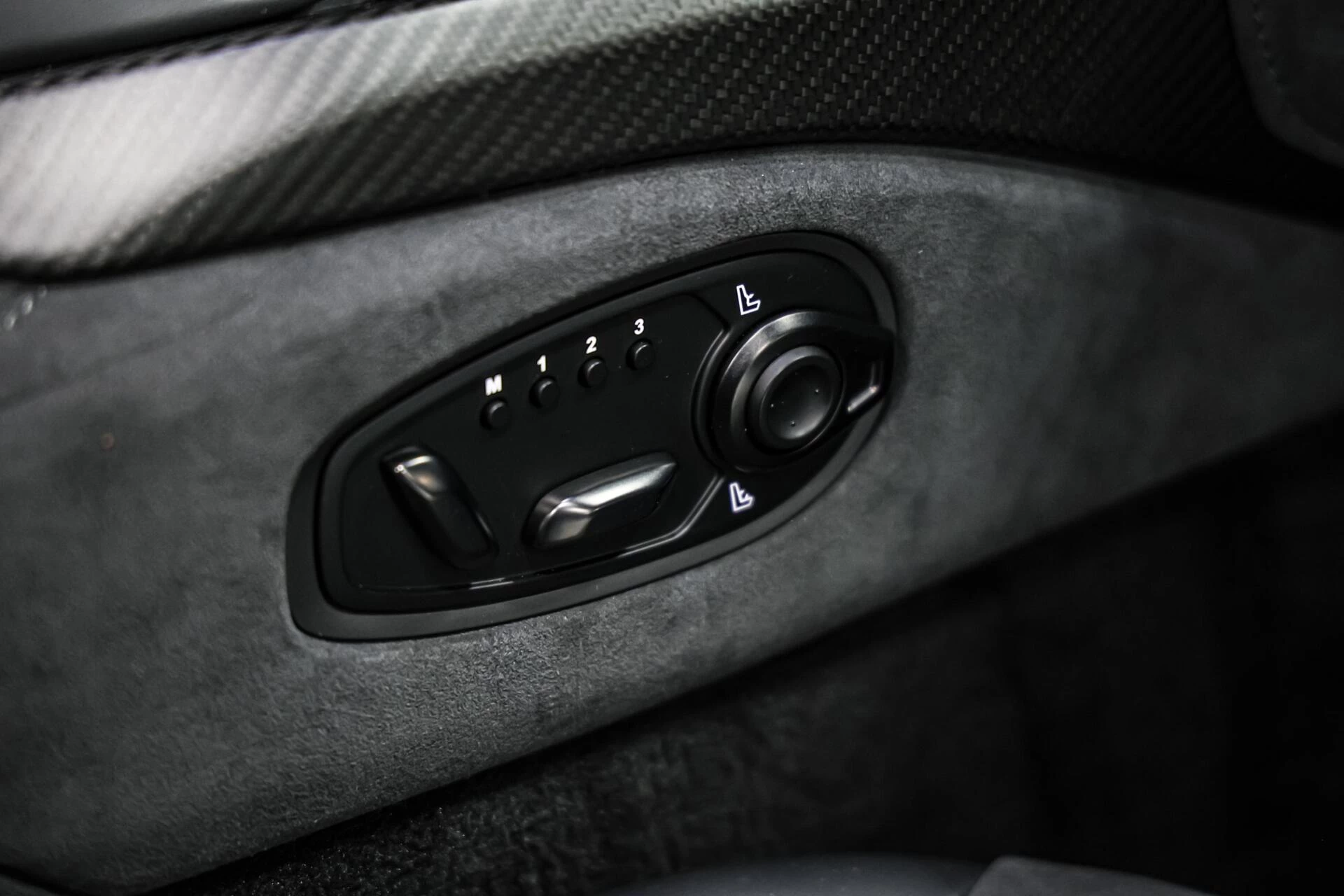 Hoofdafbeelding Aston Martin V8 Vantage