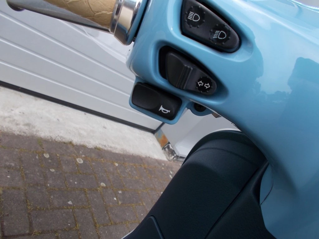 Hoofdafbeelding Vespa LX
