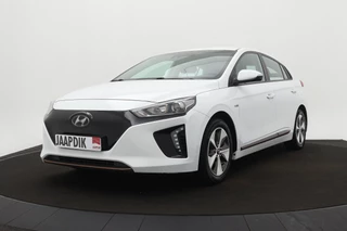 Hoofdafbeelding Hyundai IONIQ Hyundai IONIQ BWJ 2019 Comfort EV 120 PK | NWE APK CLIMA / NAVI / CRUISE / CARPLAY /  ACHTERUITRIJCAMERA / LMV / PDC