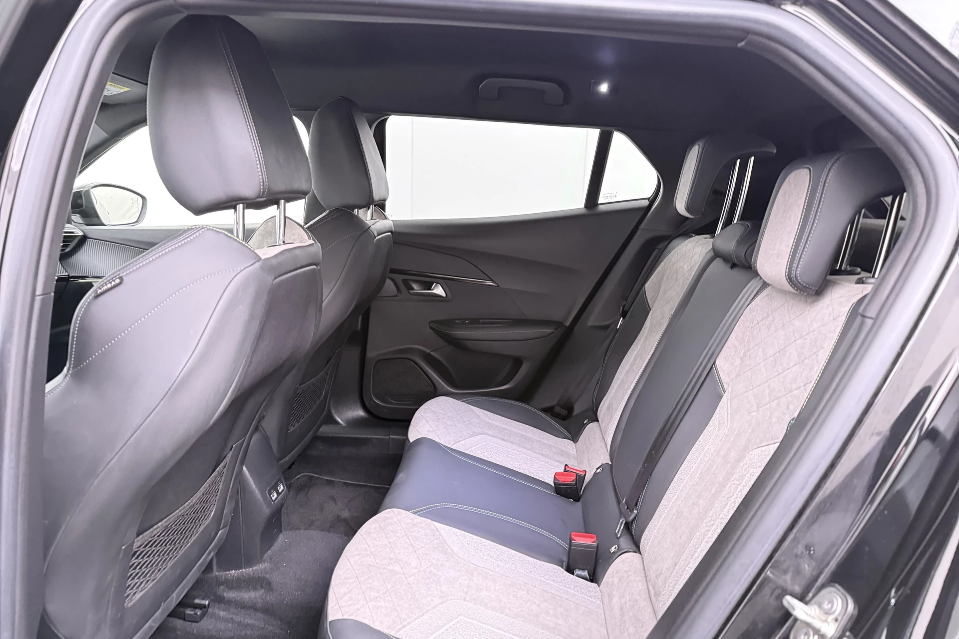 Hoofdafbeelding Peugeot e-2008