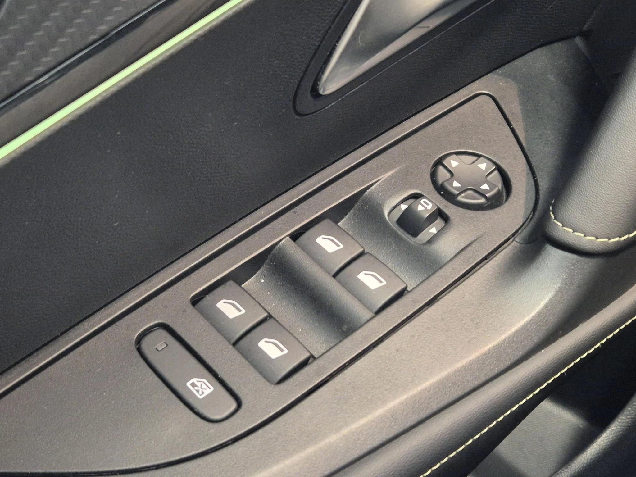 Hoofdafbeelding Peugeot e-2008