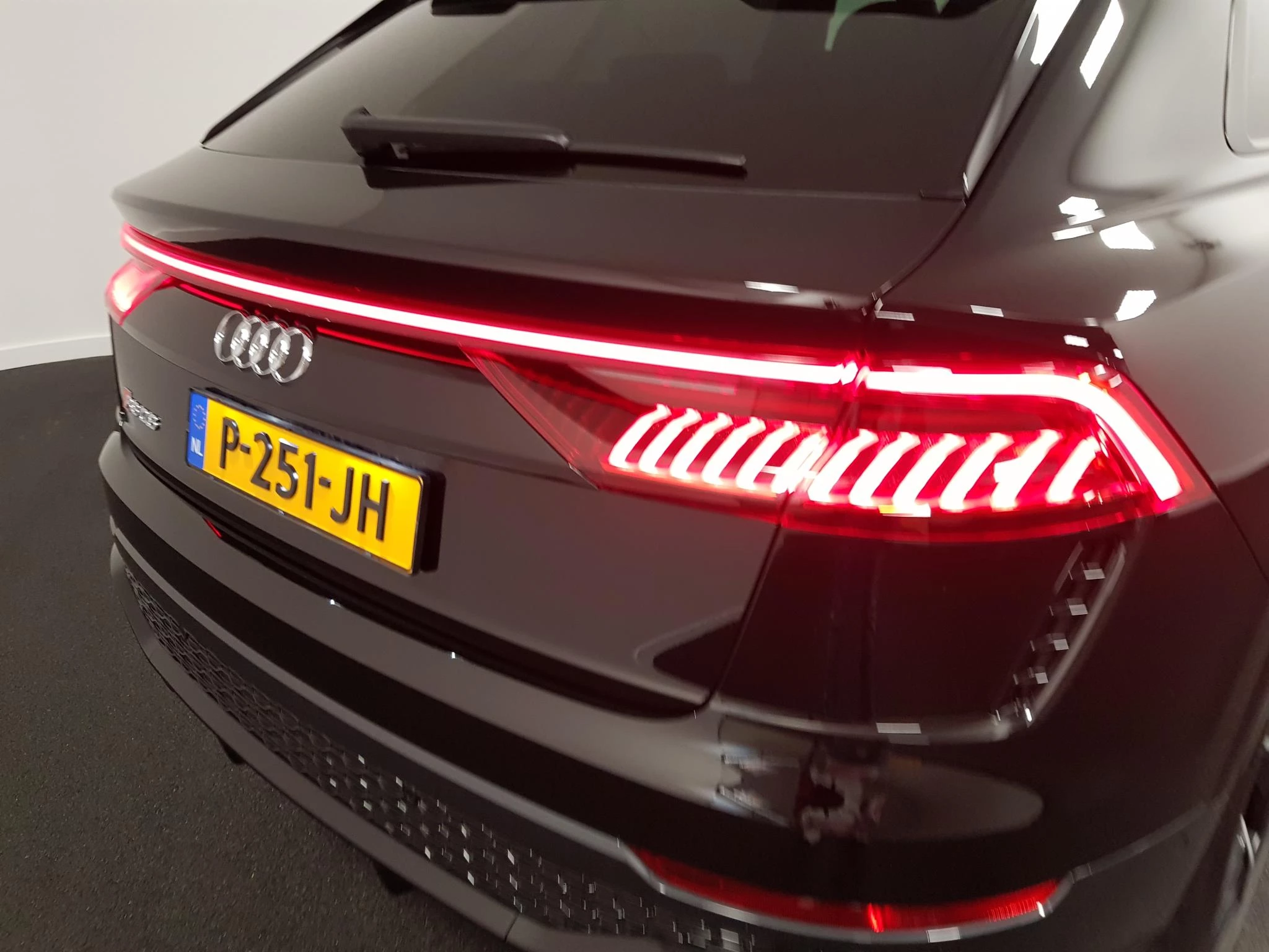 Hoofdafbeelding Audi Q8