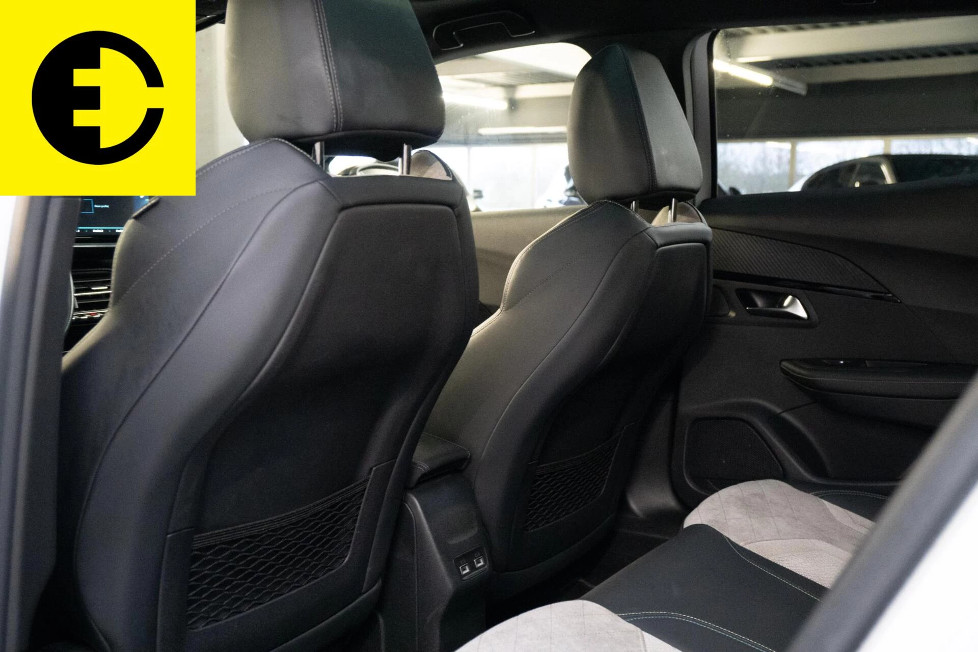 Hoofdafbeelding Peugeot e-2008