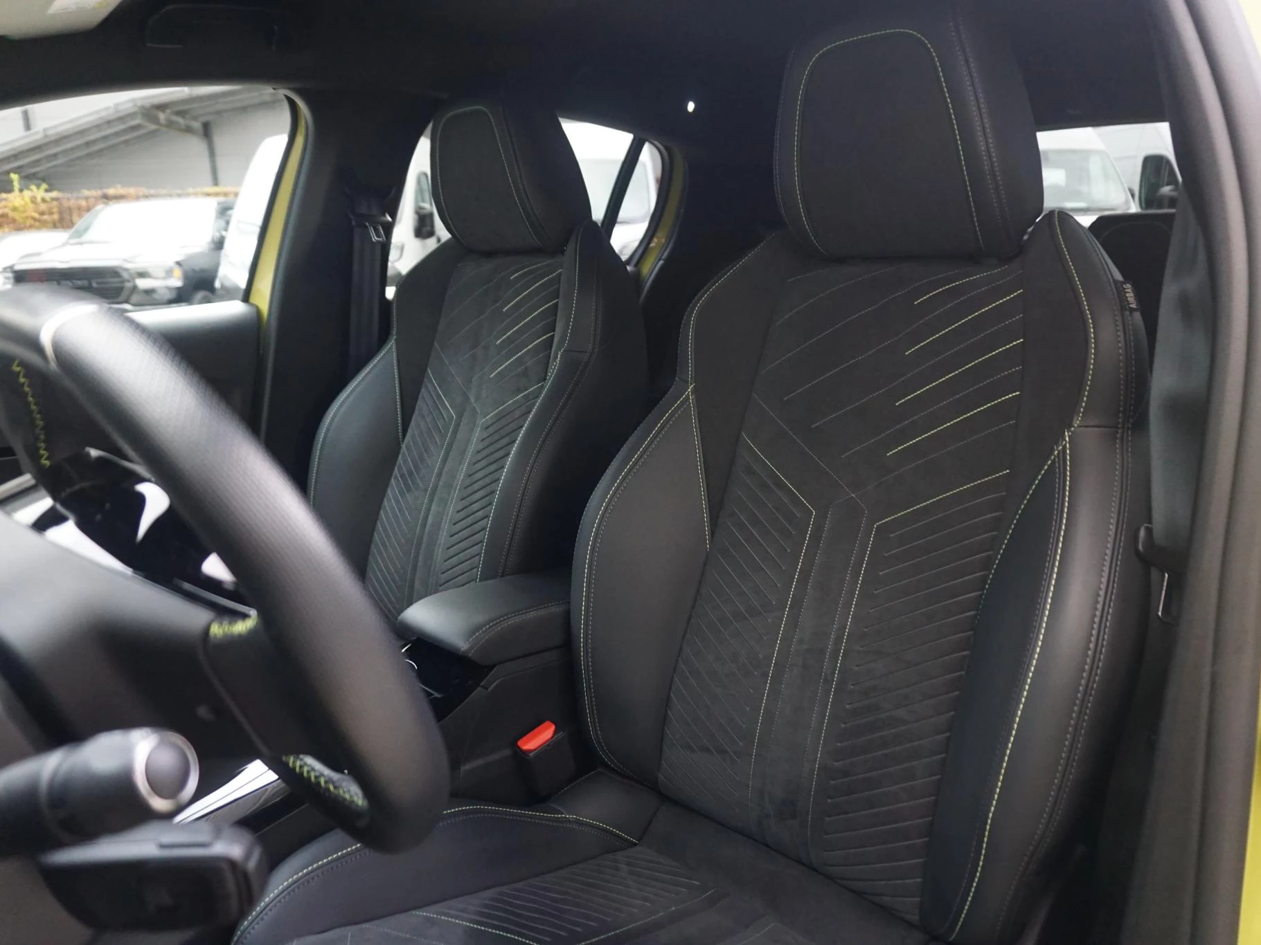 Hoofdafbeelding Peugeot e-208