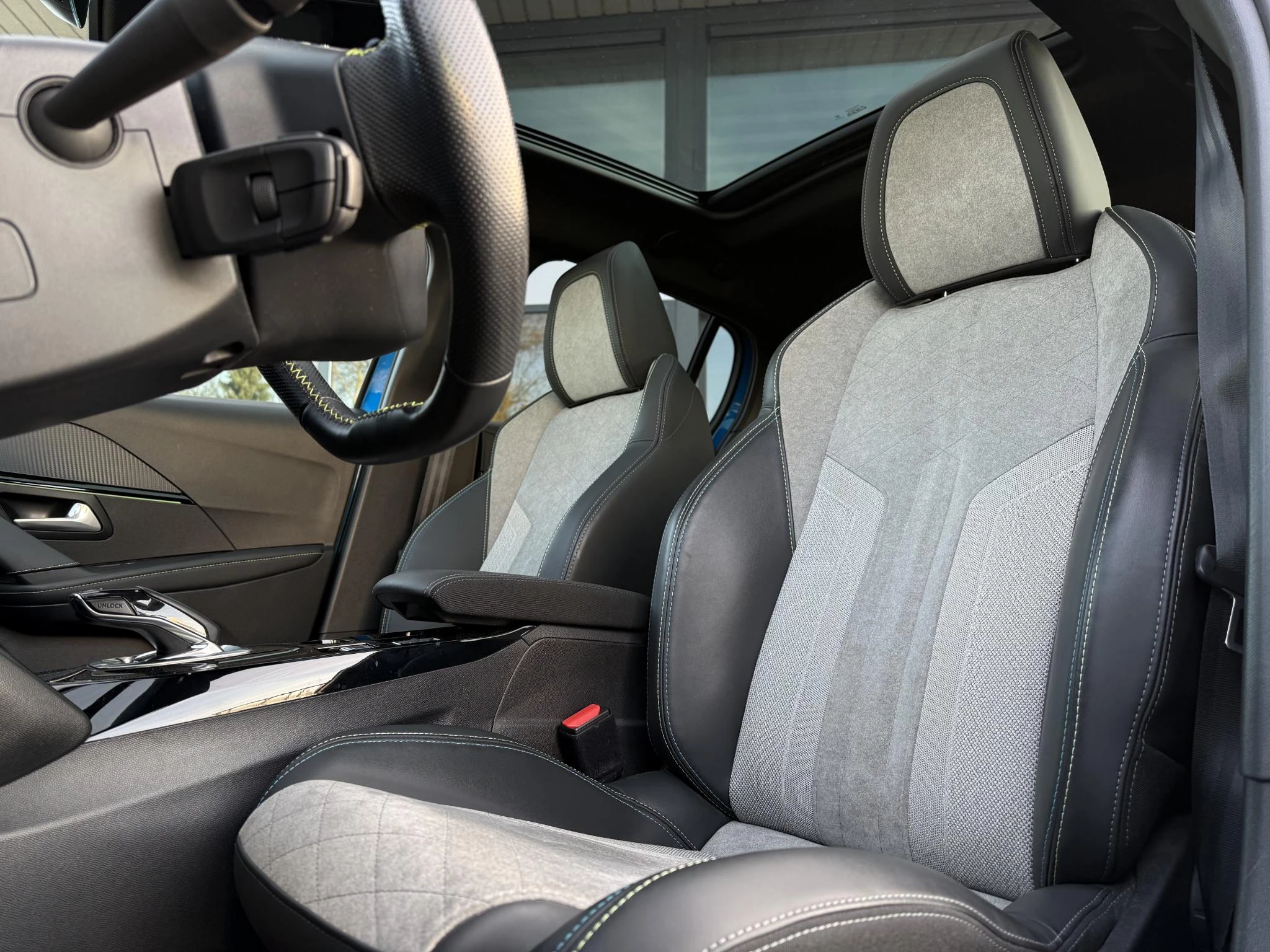 Hoofdafbeelding Peugeot e-208