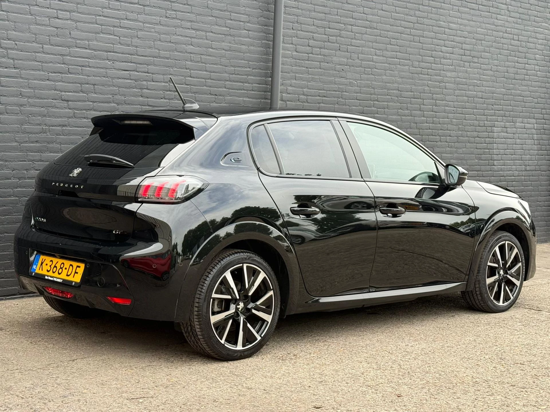 Hoofdafbeelding Peugeot e-208