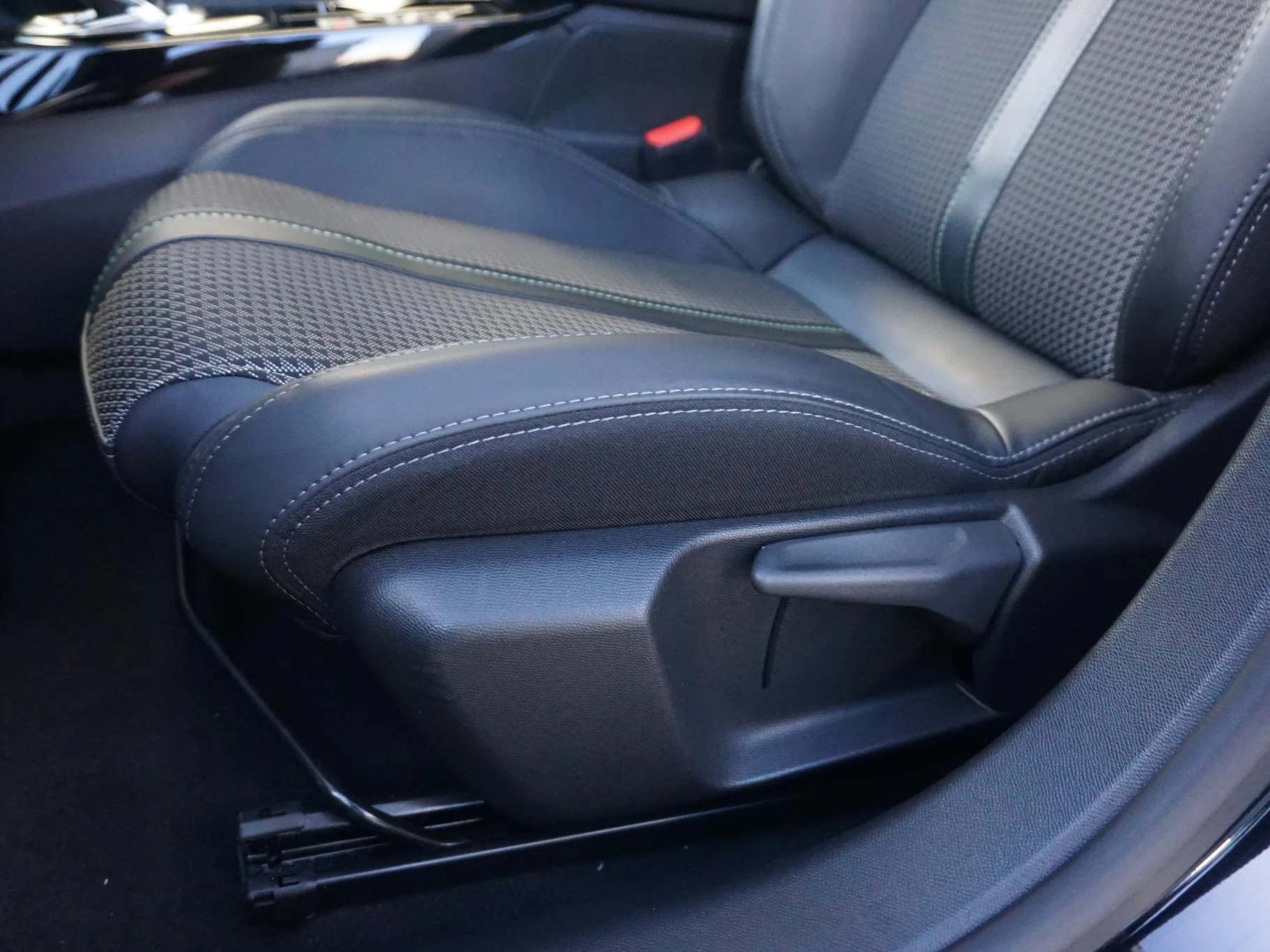 Hoofdafbeelding Peugeot e-208