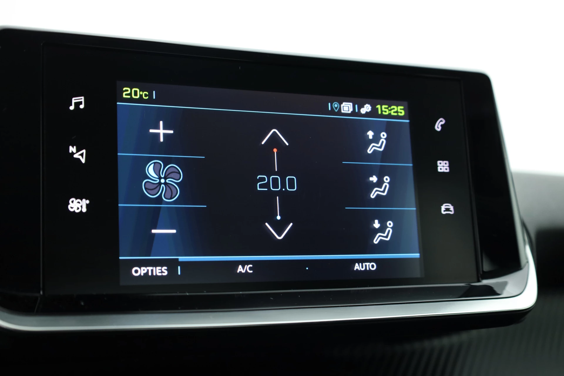 Hoofdafbeelding Peugeot e-2008