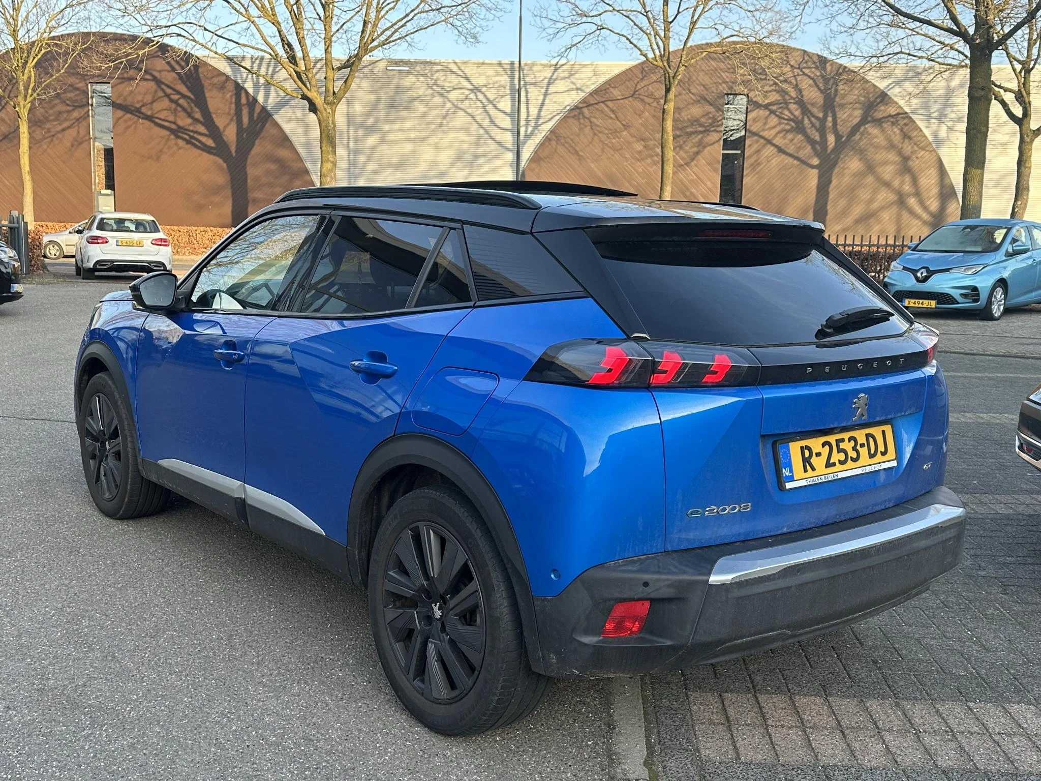 Hoofdafbeelding Peugeot e-2008