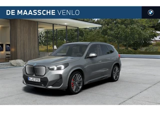 Hoofdafbeelding BMW iX1 BMW iX1 eDrive20 M Sport / Panoramadak / Trekhaak / Sportstoelen / Comfort Access / Head-Up / Parking Assistant Plus / M Adaptief onderstel