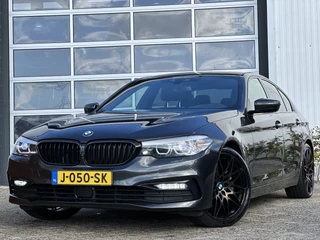 BMW 5 Serie 530d High Executive 266pk | Apple Carplay/Android Auto | Cruise control adaptief met stop&go en stuurhulp | DAB | Harman/Kardon geluidsinstallatie | Head-up display | Lichtmetalen velgen 20" | Trekhaak | Prachtig Exemplaar!