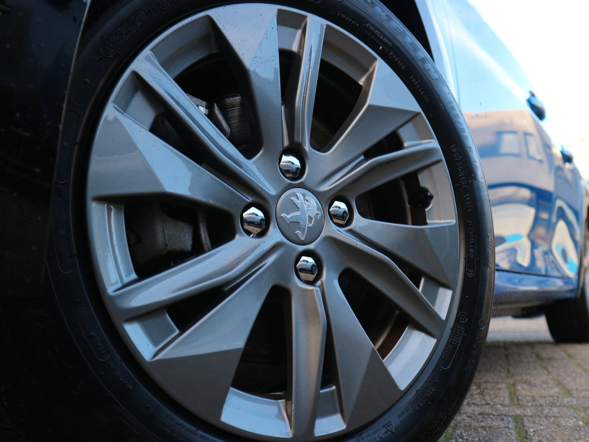 Hoofdafbeelding Peugeot e-208