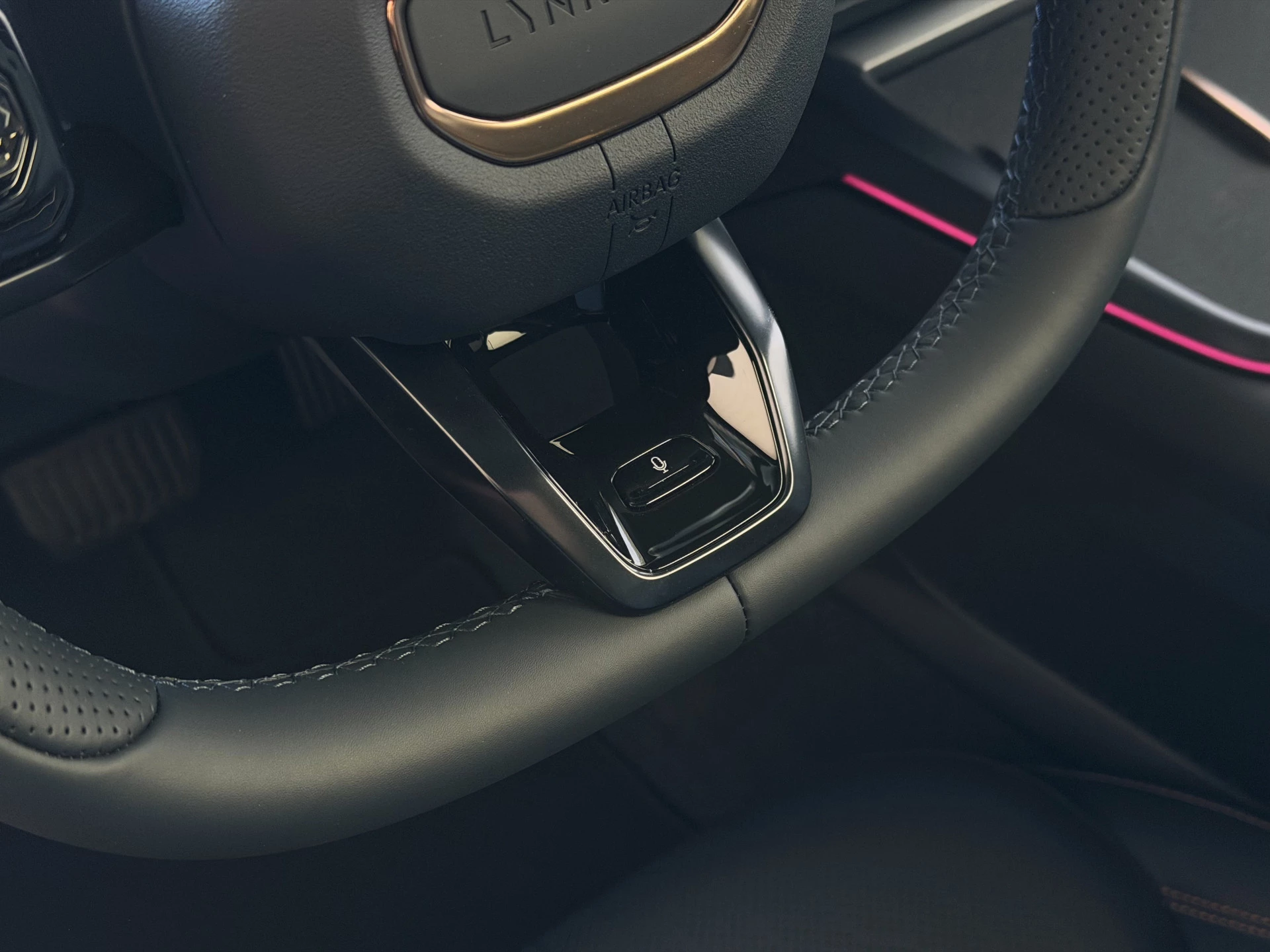 Hoofdafbeelding Lynk & Co 08