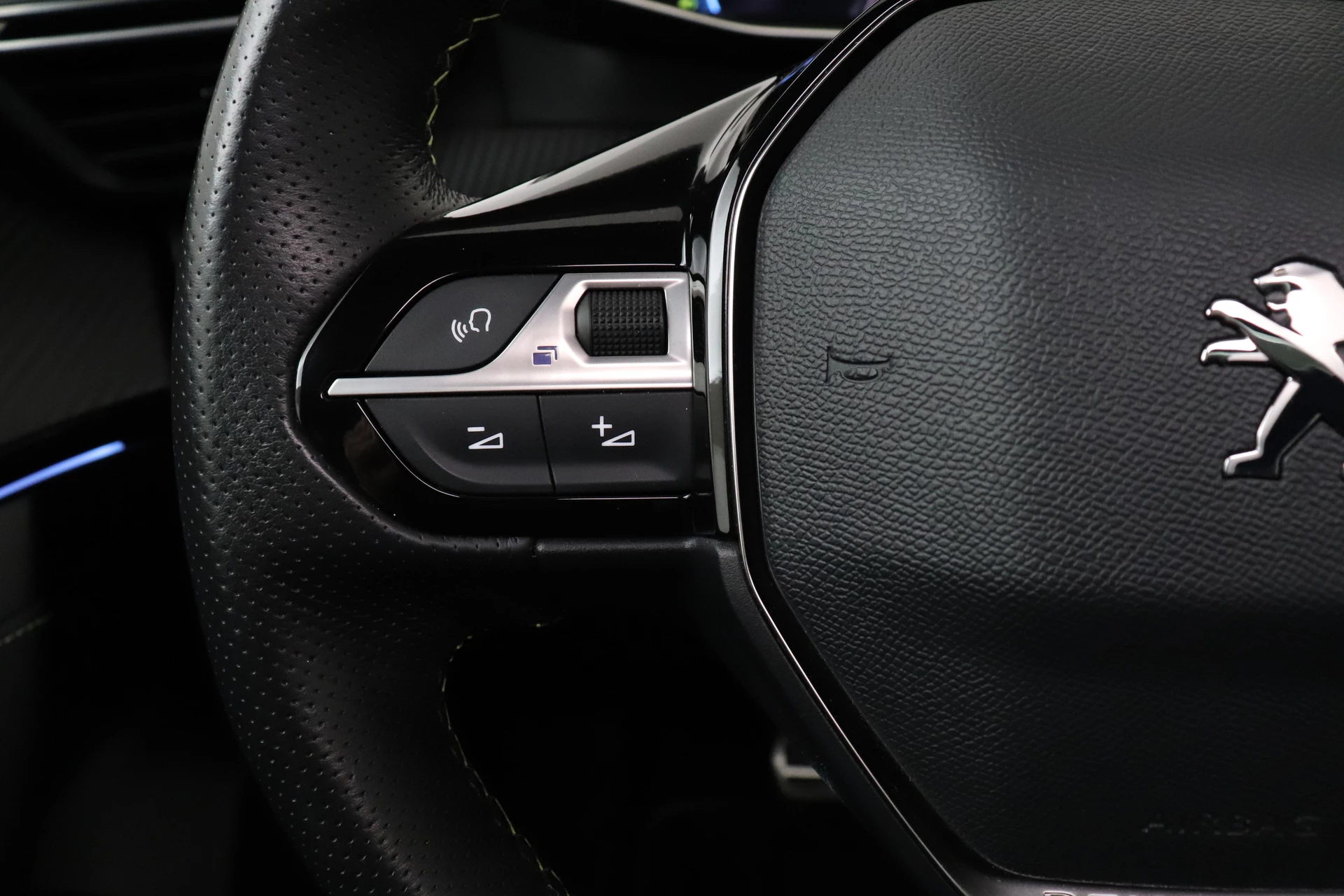 Hoofdafbeelding Peugeot e-2008