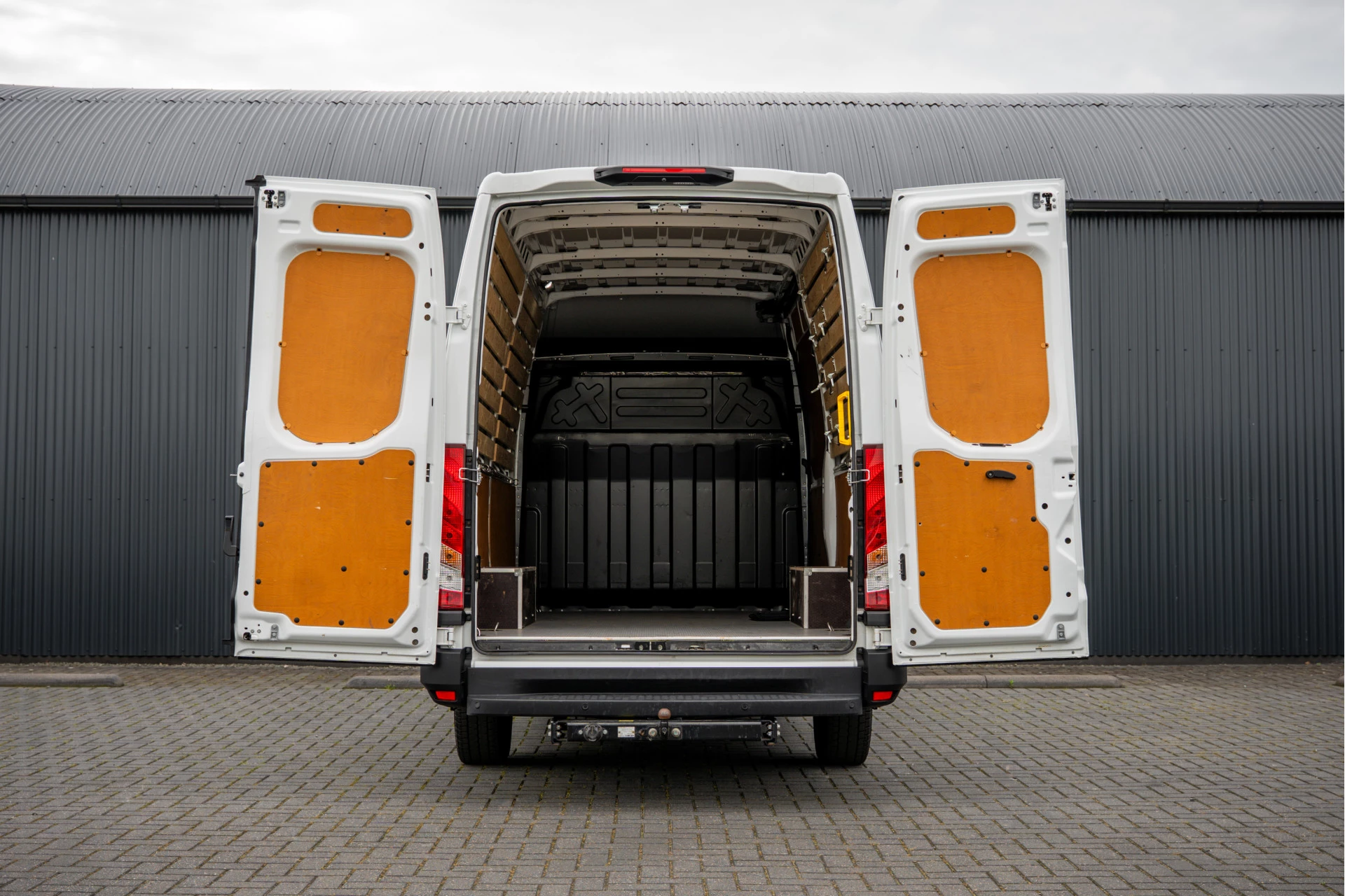 Hoofdafbeelding Iveco 35S18 | 3.0L 180PK | Automaat | NW MODEL | 3.5T Trekgewicht | Camera | Carplay | Climate