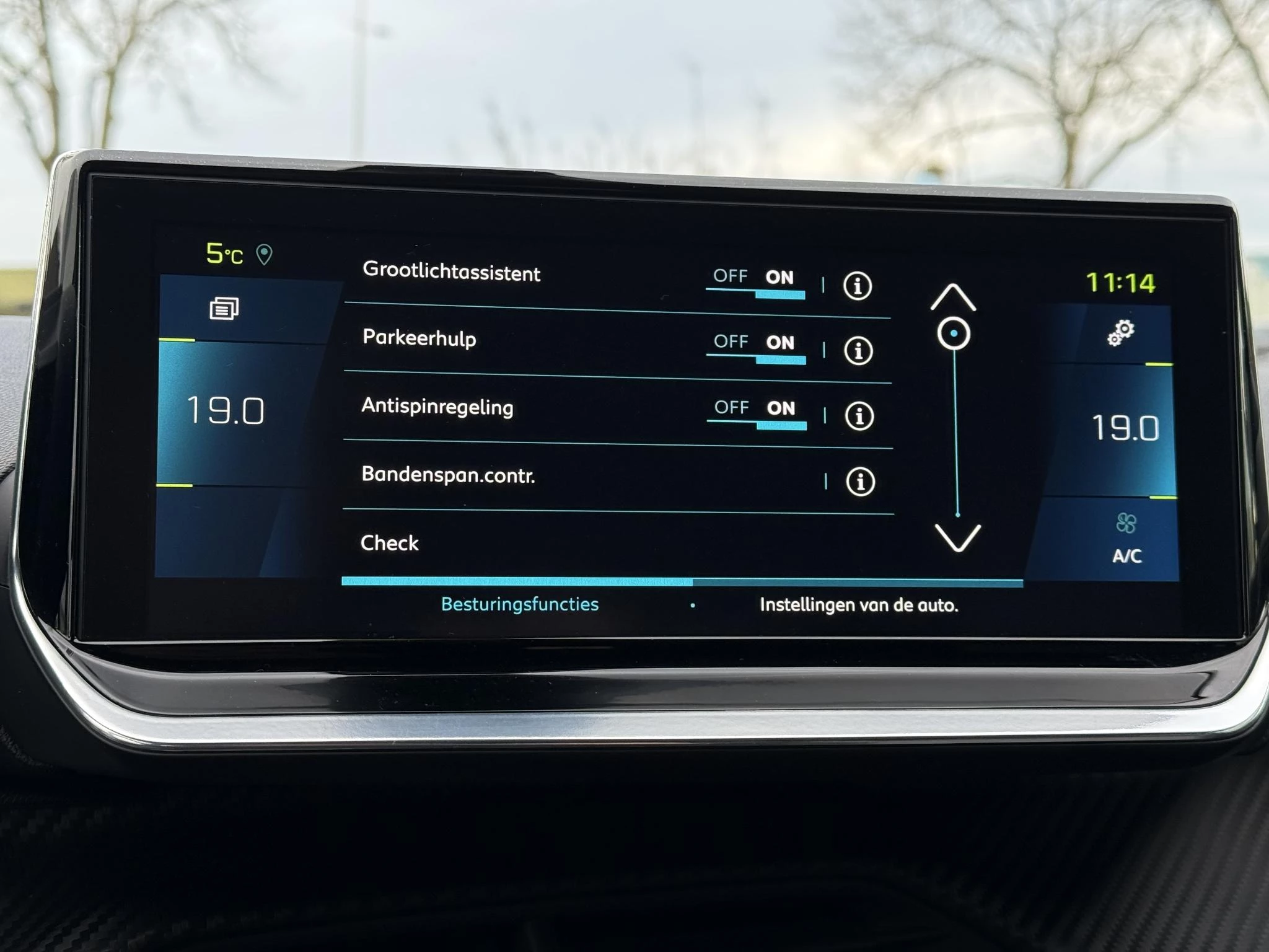 Hoofdafbeelding Peugeot e-2008