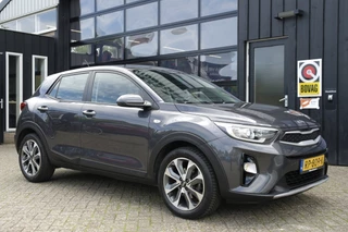 Hoofdafbeelding Kia Stonic Kia Stonic 1.0 T-GDi ComfortPlusLine Navigator | NL-Auto | Cruise | Camera | Trekhaak