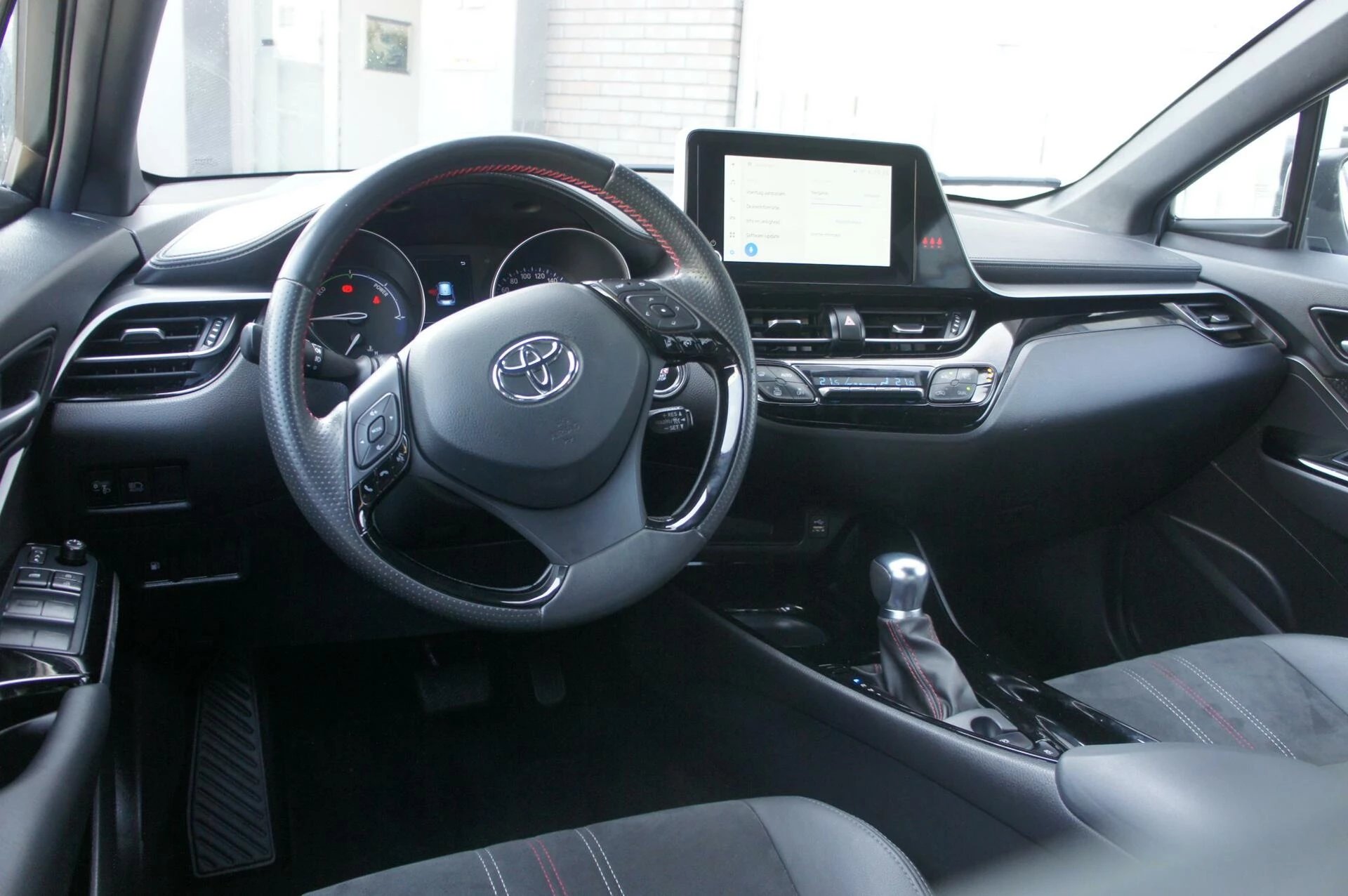 Hoofdafbeelding Toyota C-HR