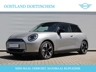 MINI Electric Hatchback Cooper SE Classic Automaat / Panoramadak / Stoelverwarming / LED / Head-Up / Parking Assistant / Comfort Access / Extra getint glas