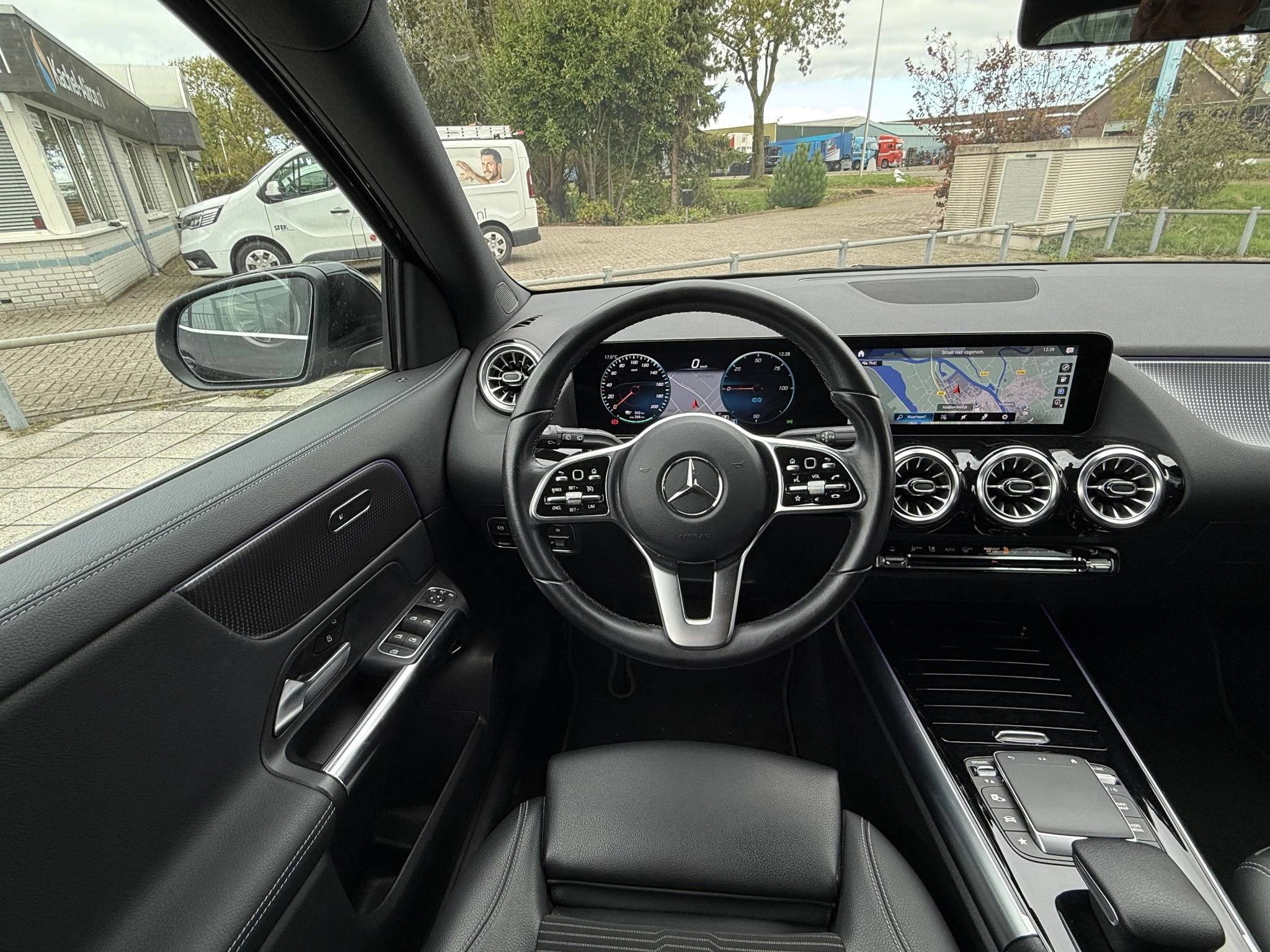Hoofdafbeelding Mercedes-Benz EQA