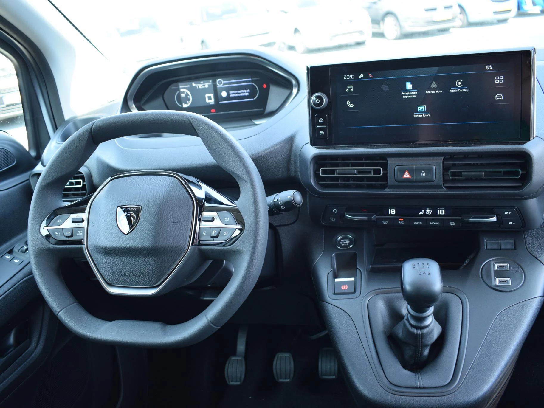 Hoofdafbeelding Peugeot Partner