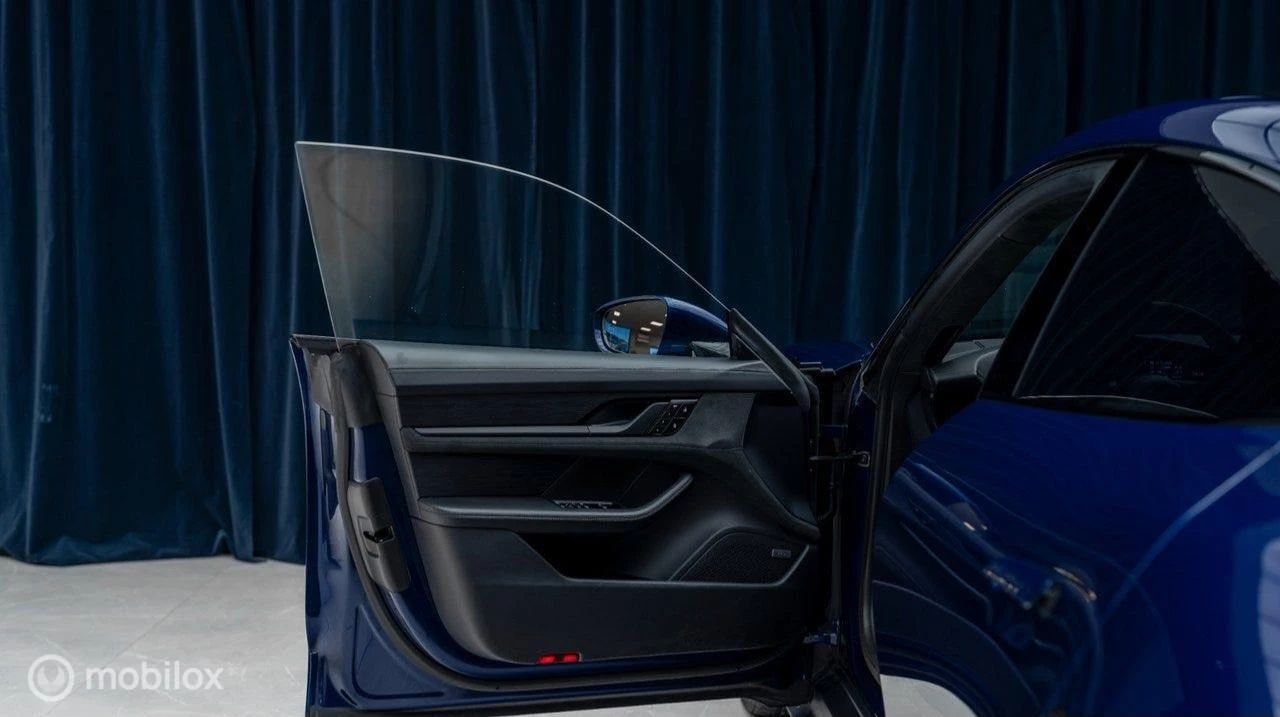 Hoofdafbeelding Porsche Taycan