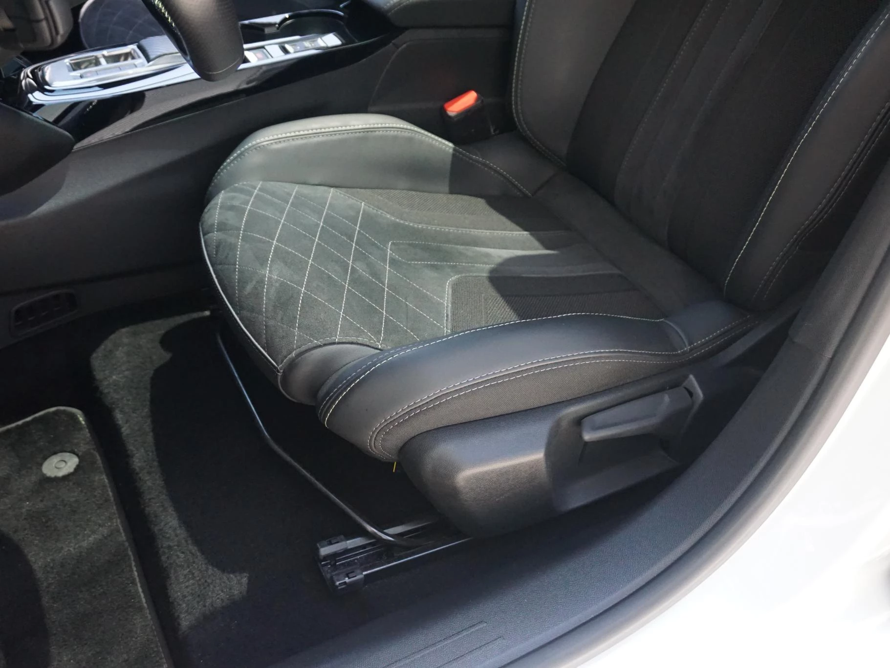 Hoofdafbeelding Peugeot e-208