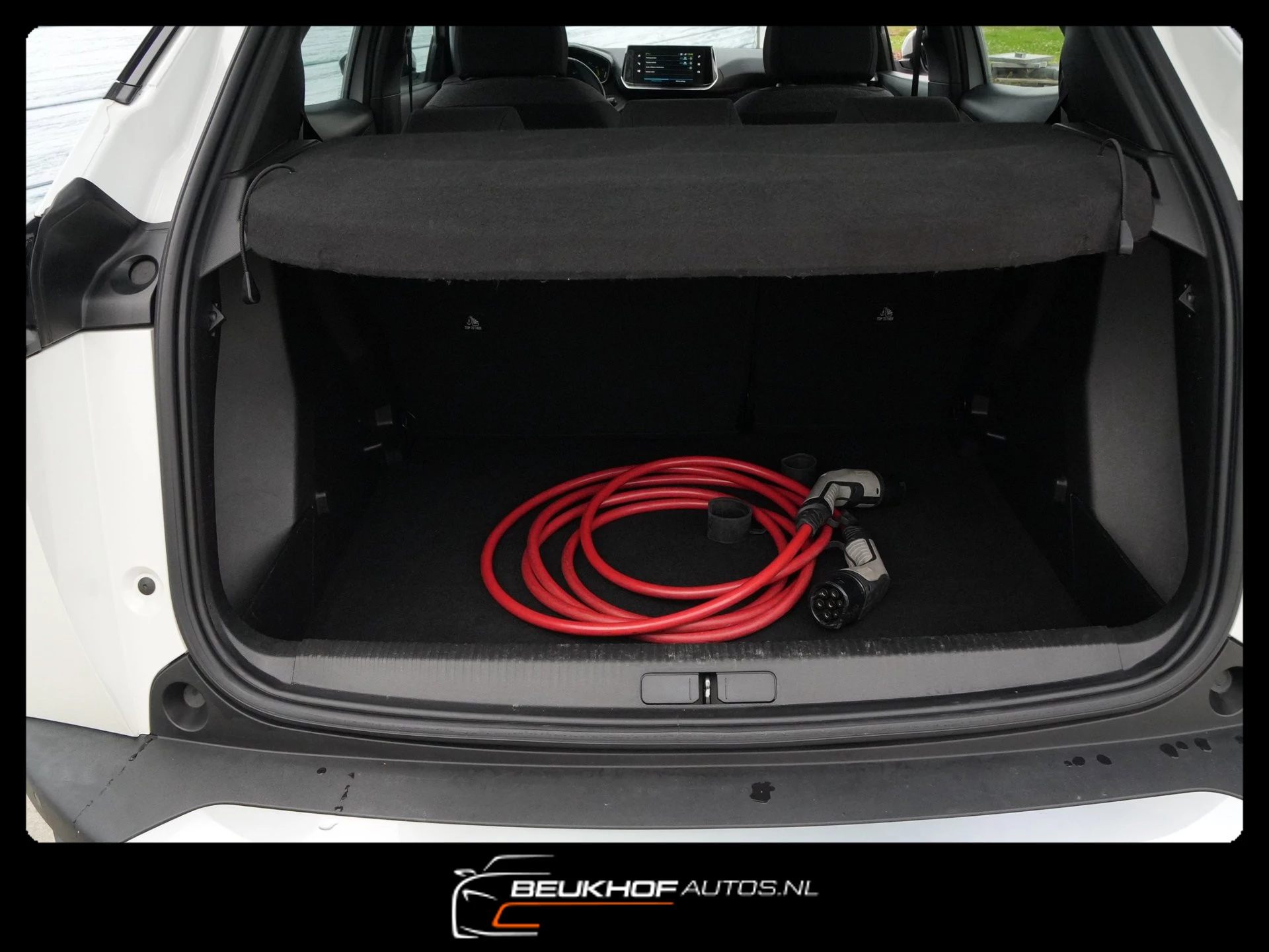 Hoofdafbeelding Peugeot e-2008