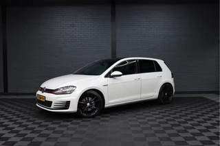 Volkswagen Golf 2.0 TSI GTI | Panorama-dak | Leer | Clubsport demper | 19 inch velgen | Unike Kleur | Ned. Auto |