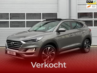 Hoofdafbeelding Hyundai Tucson Hyundai Tucson 1.6 T-GDI PREMIUM / CARPLAY / PANO / 360 CAMERA / LANE / DODEHOEK / STOELVERKOELING + VERW / ELEK STOELEN /